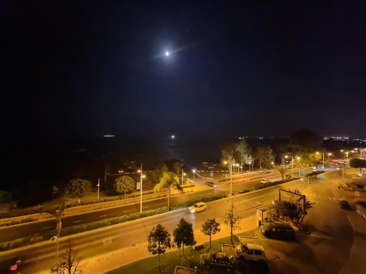 Super Modern Beachfront 1 Bedroom - Sleeps 4 Limassol Exteriör bild