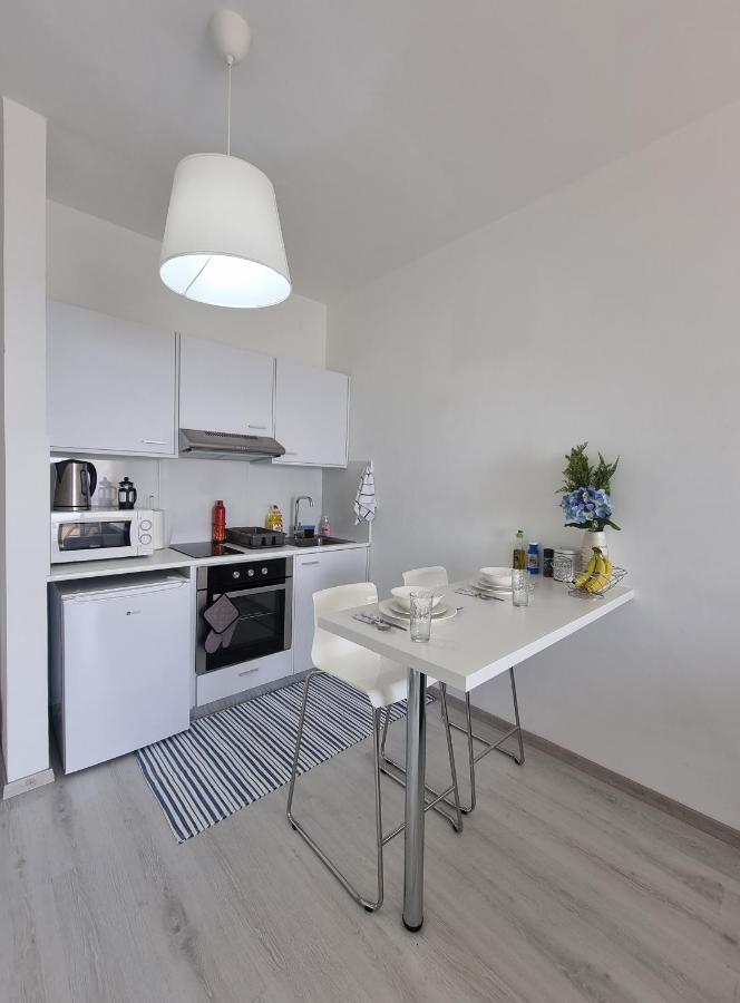 Super Modern Beachfront 1 Bedroom - Sleeps 4 Limassol Exteriör bild