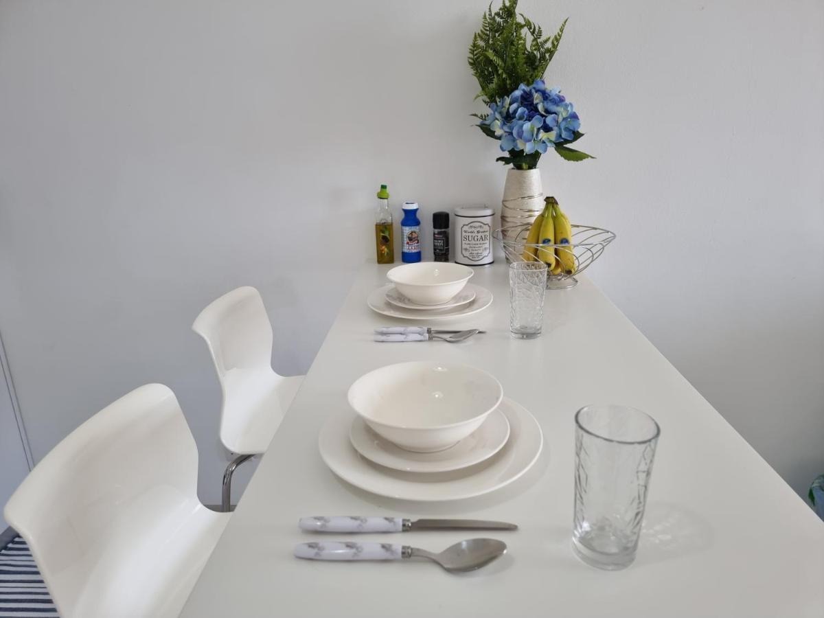 Super Modern Beachfront 1 Bedroom - Sleeps 4 Limassol Exteriör bild