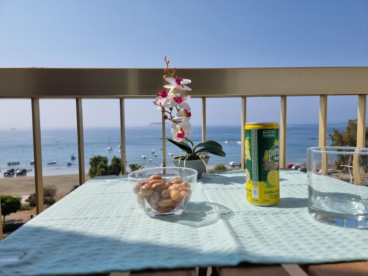 Super Modern Beachfront 1 Bedroom - Sleeps 4 Limassol Exteriör bild