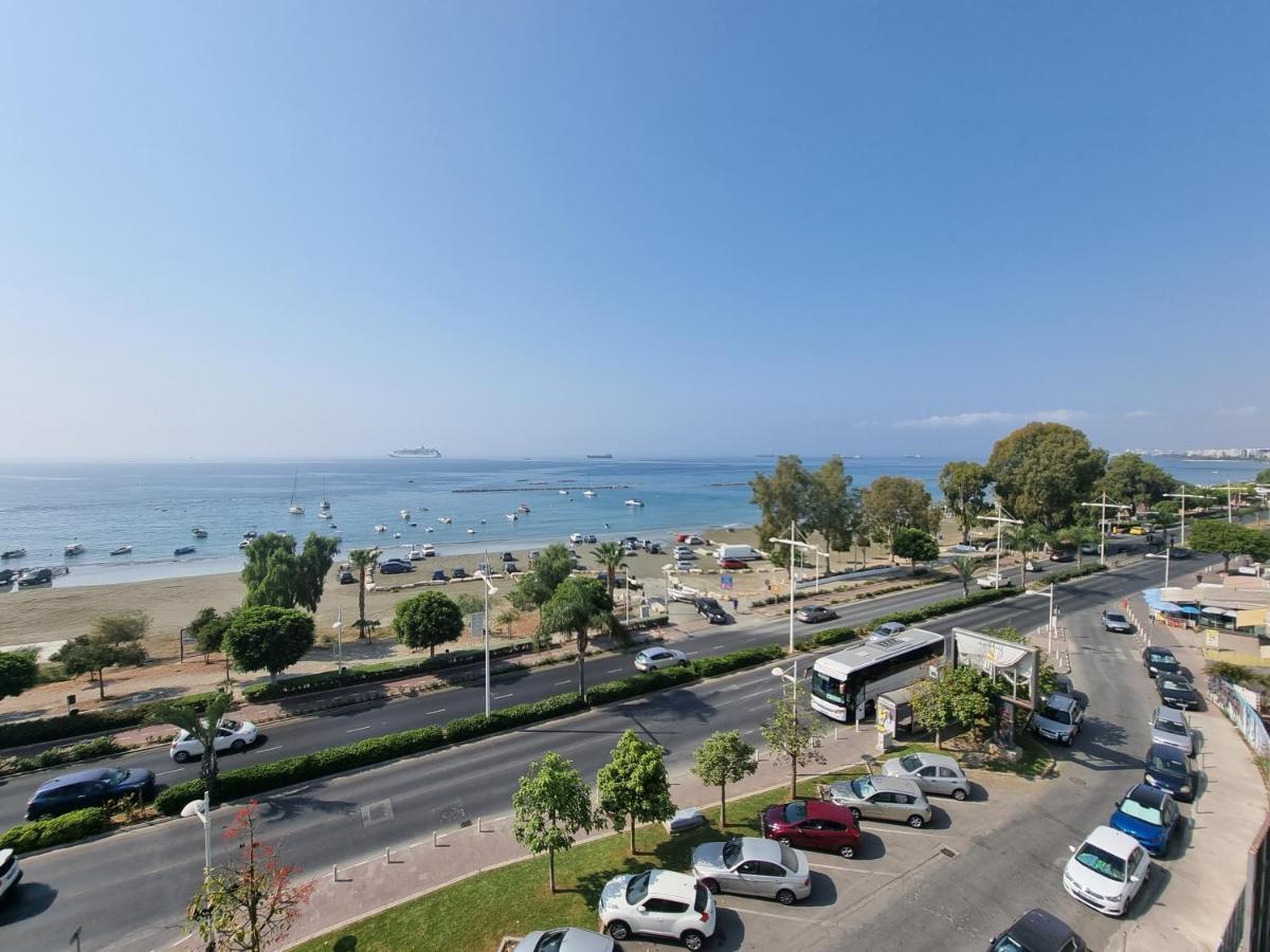 Super Modern Beachfront 1 Bedroom - Sleeps 4 Limassol Exteriör bild