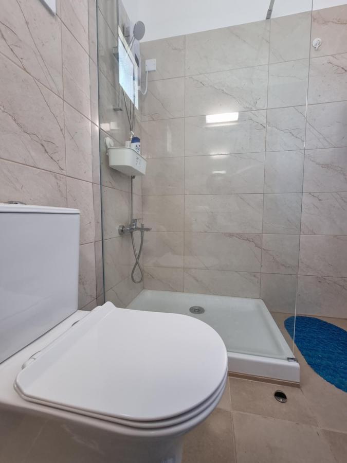 Super Modern Beachfront 1 Bedroom - Sleeps 4 Limassol Exteriör bild